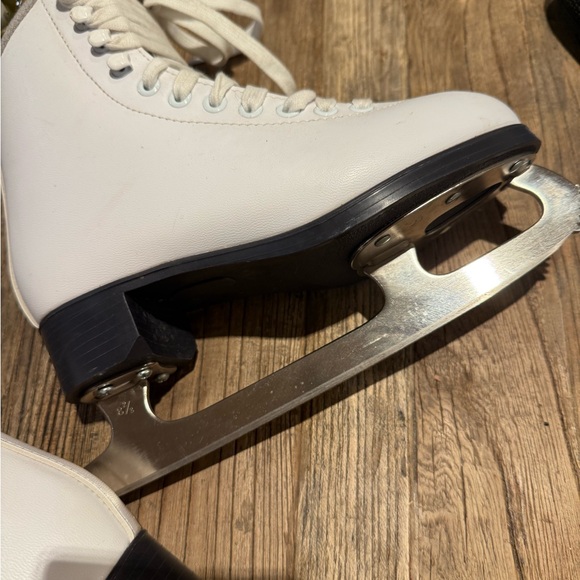 Jackson figure skates youth size 3. White- used an excellent condition. - Picture 5 of 8